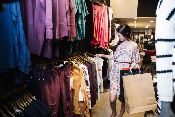 Loja de roupas em shopping: vale a pena investir?
